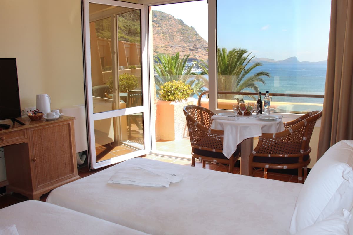 superior room, patio | in-room safe, desk, blackout curtains, free wifi