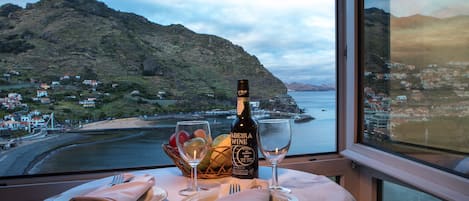 Junior suite, uitzicht op zee | Uitzicht vanuit de kamer