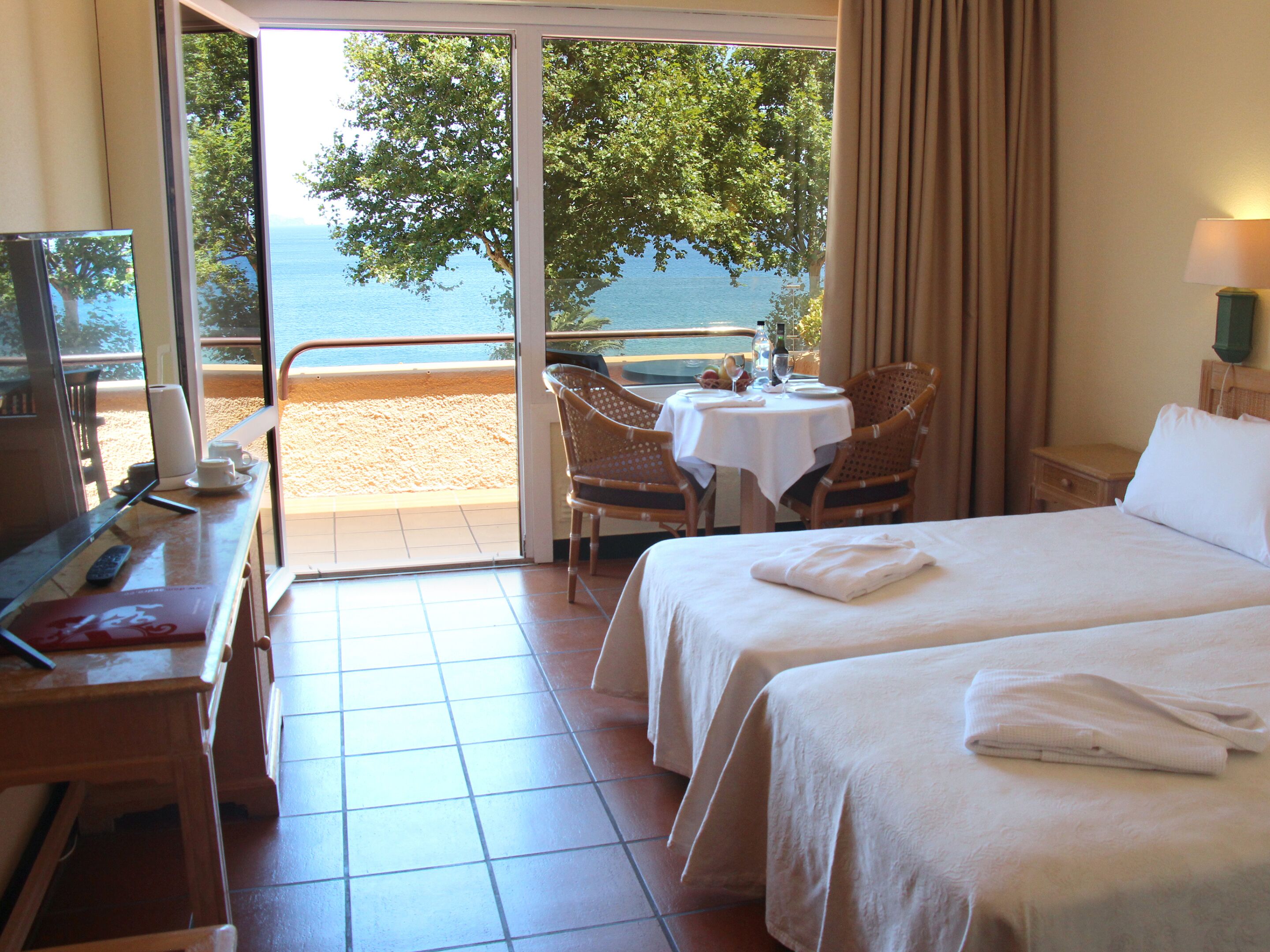 superior room, patio | in-room safe, desk, blackout curtains, free wifi