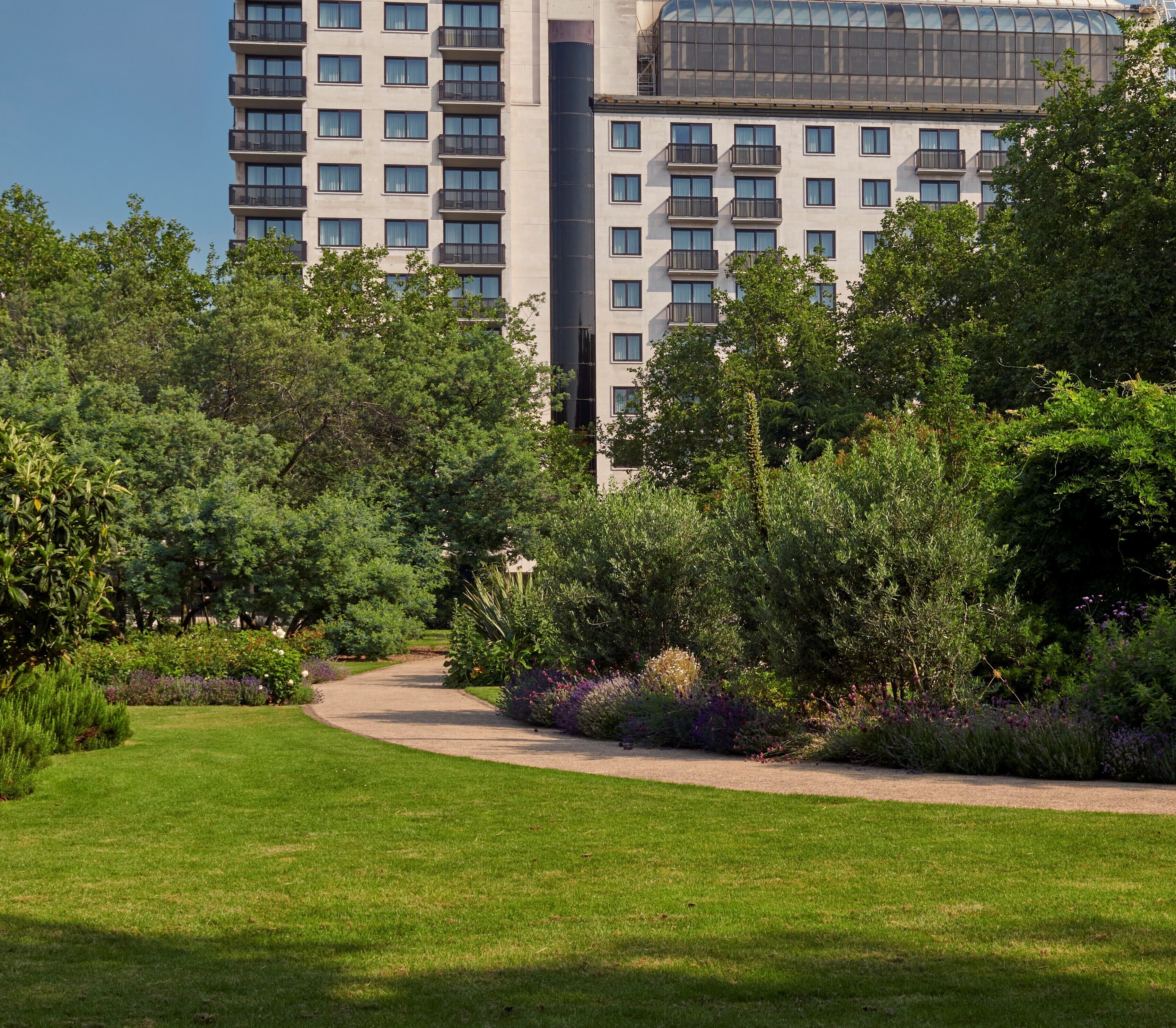 المنشأة من الخارج