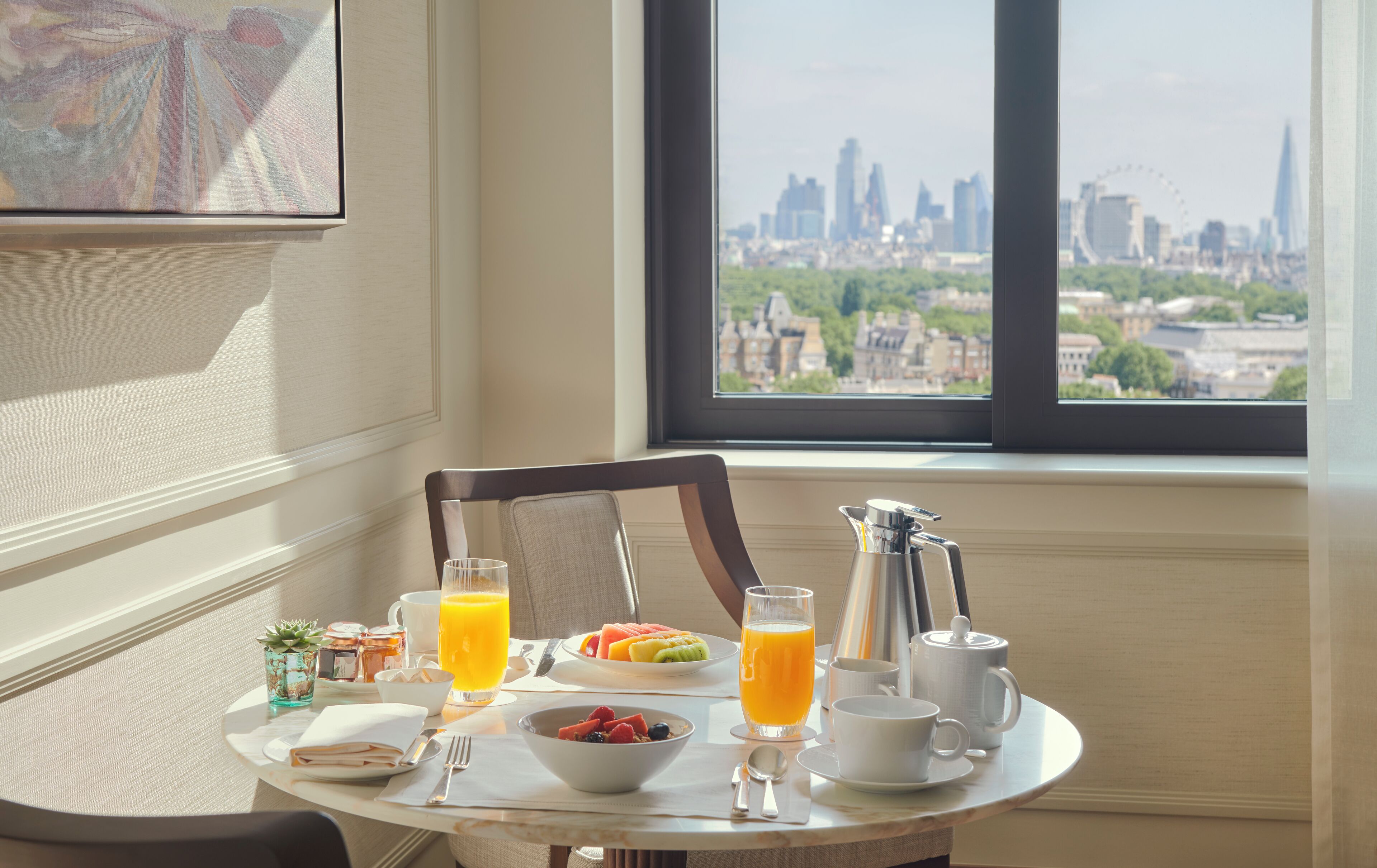 Executive Suite, City View | Minibar, in-room safe, desk, blackout drapes