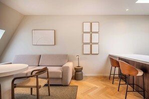 Premium bedding, desk, laptop workspace, blackout curtains - Marriott Executive Apartments Brussels, European Quarter (Brussels)