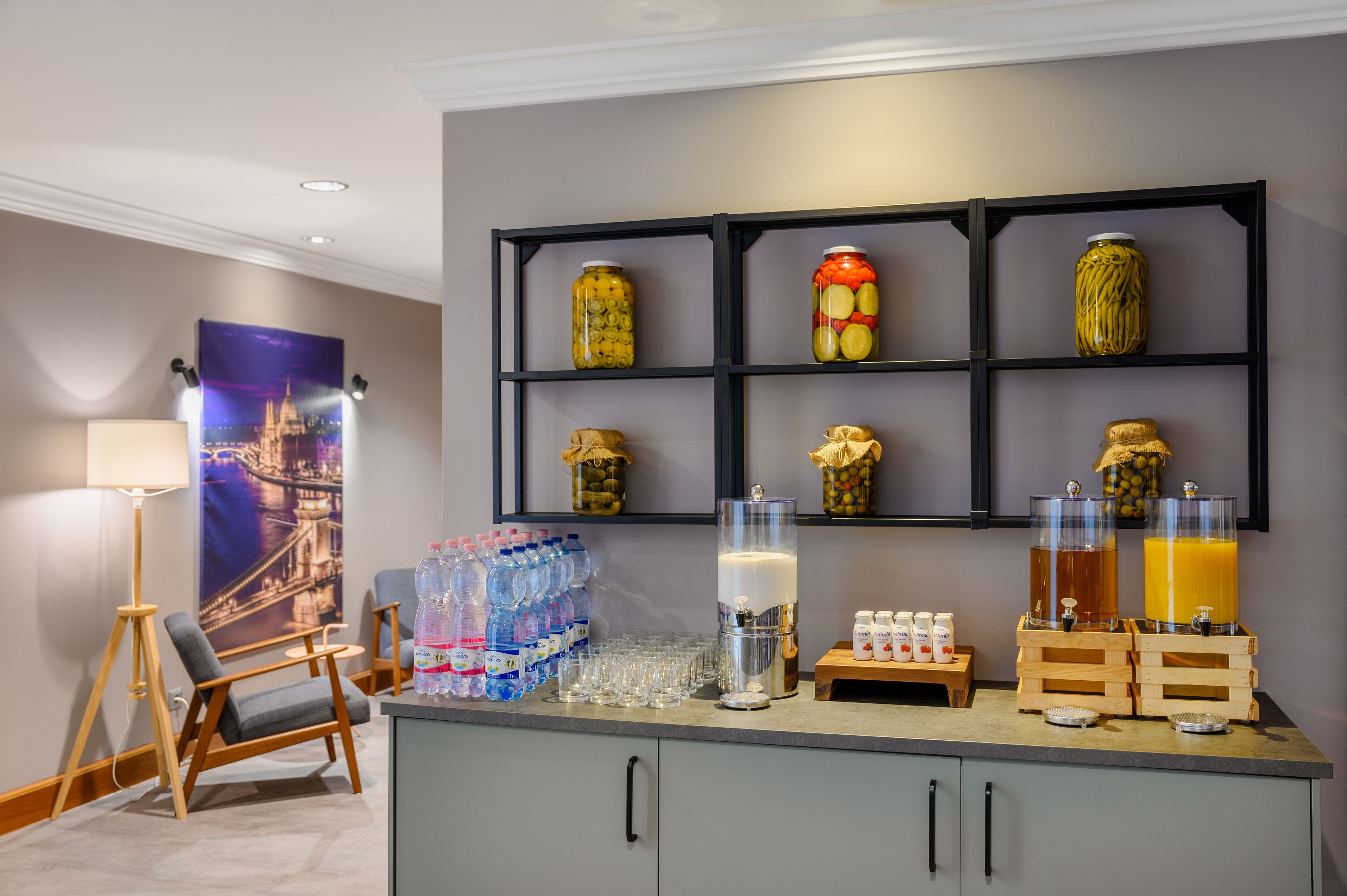 daily continental breakfast (eur 17 per person)