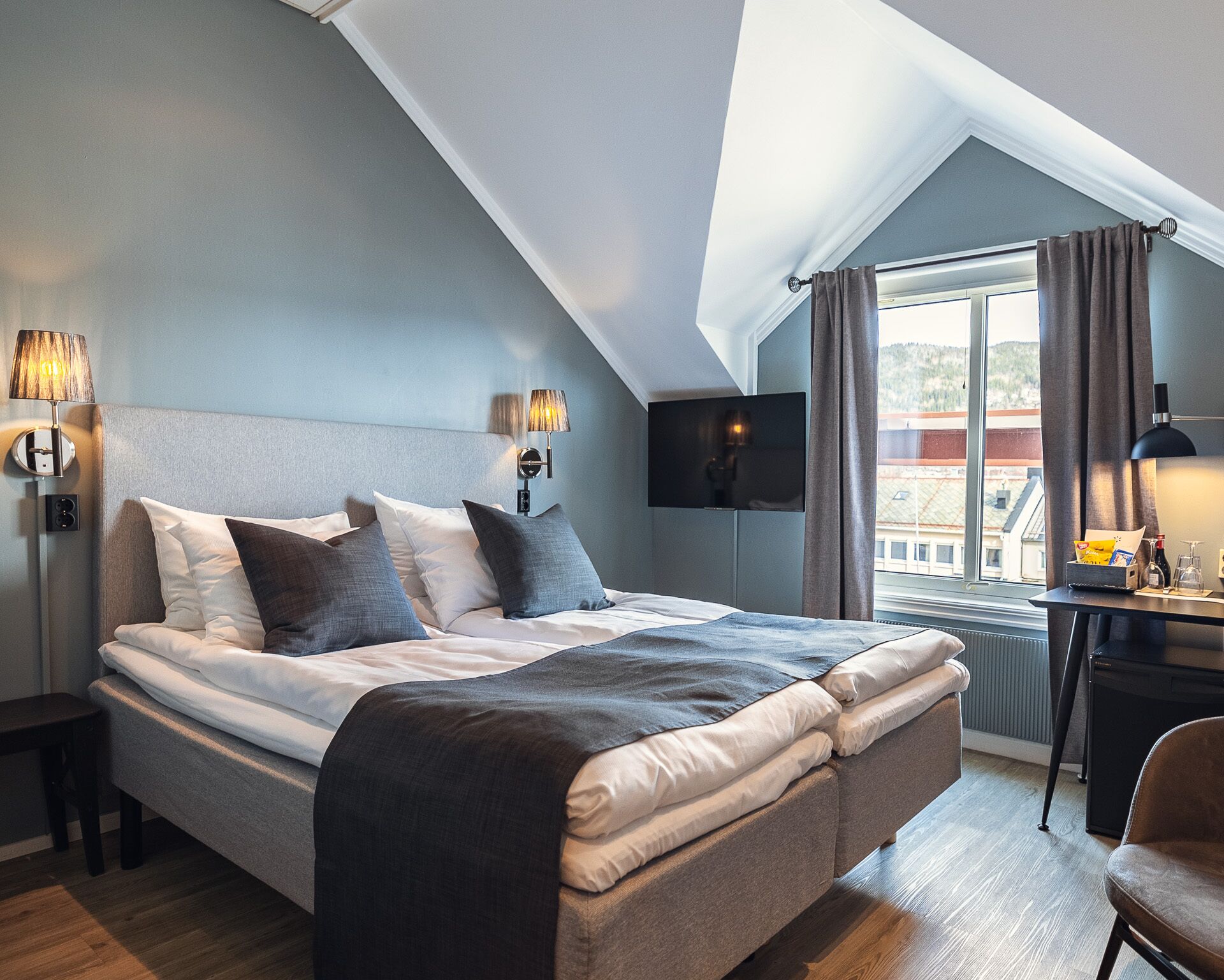 superior double room | 1 bedroom, pillow-top beds, desk, free wifi