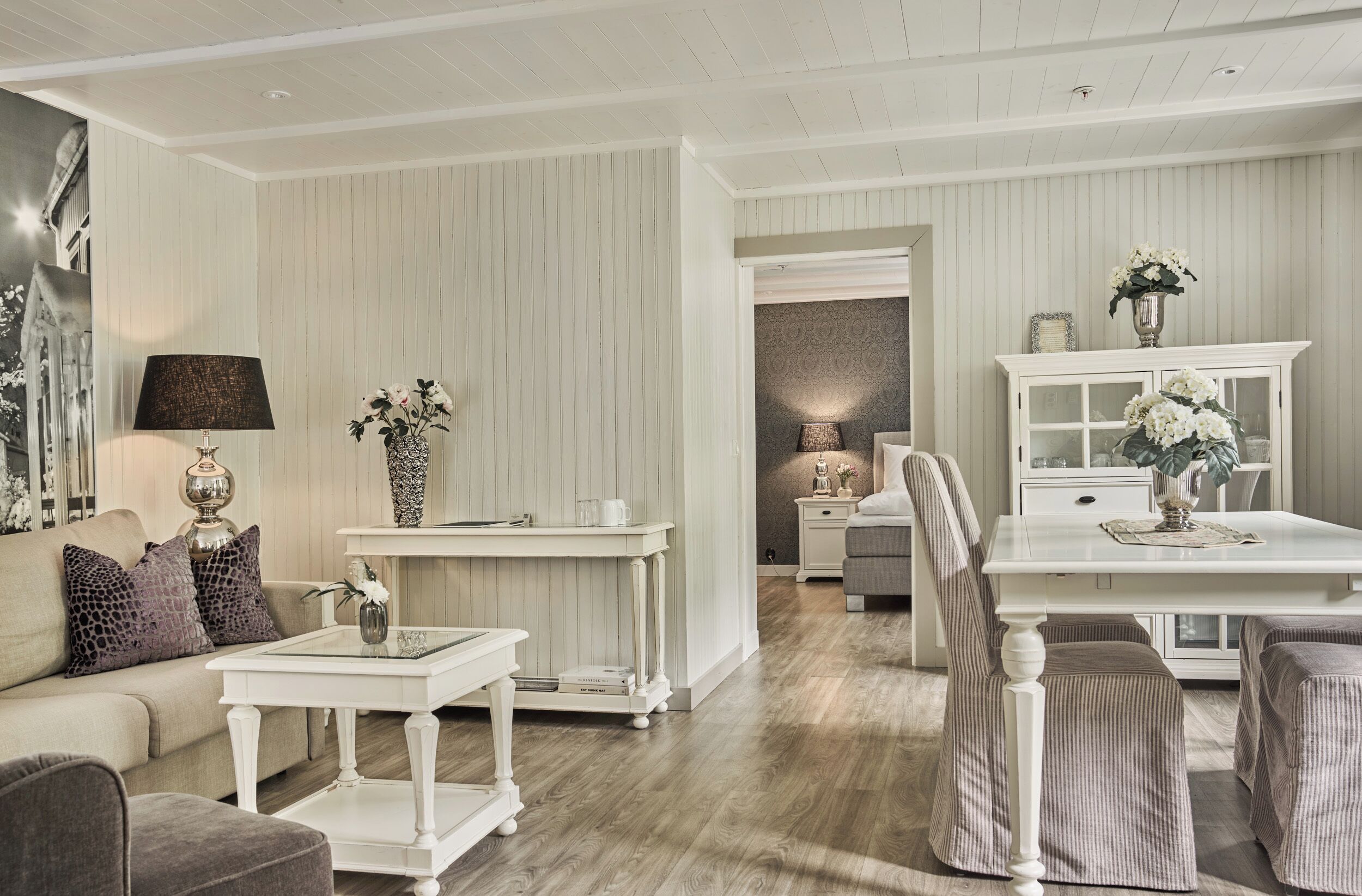 Suite (Historic) | Pillowtop beds, desk, free WiFi, bed sheets