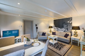 Suite (Historic) | 1 bedroom, pillowtop beds, desk, free WiFi