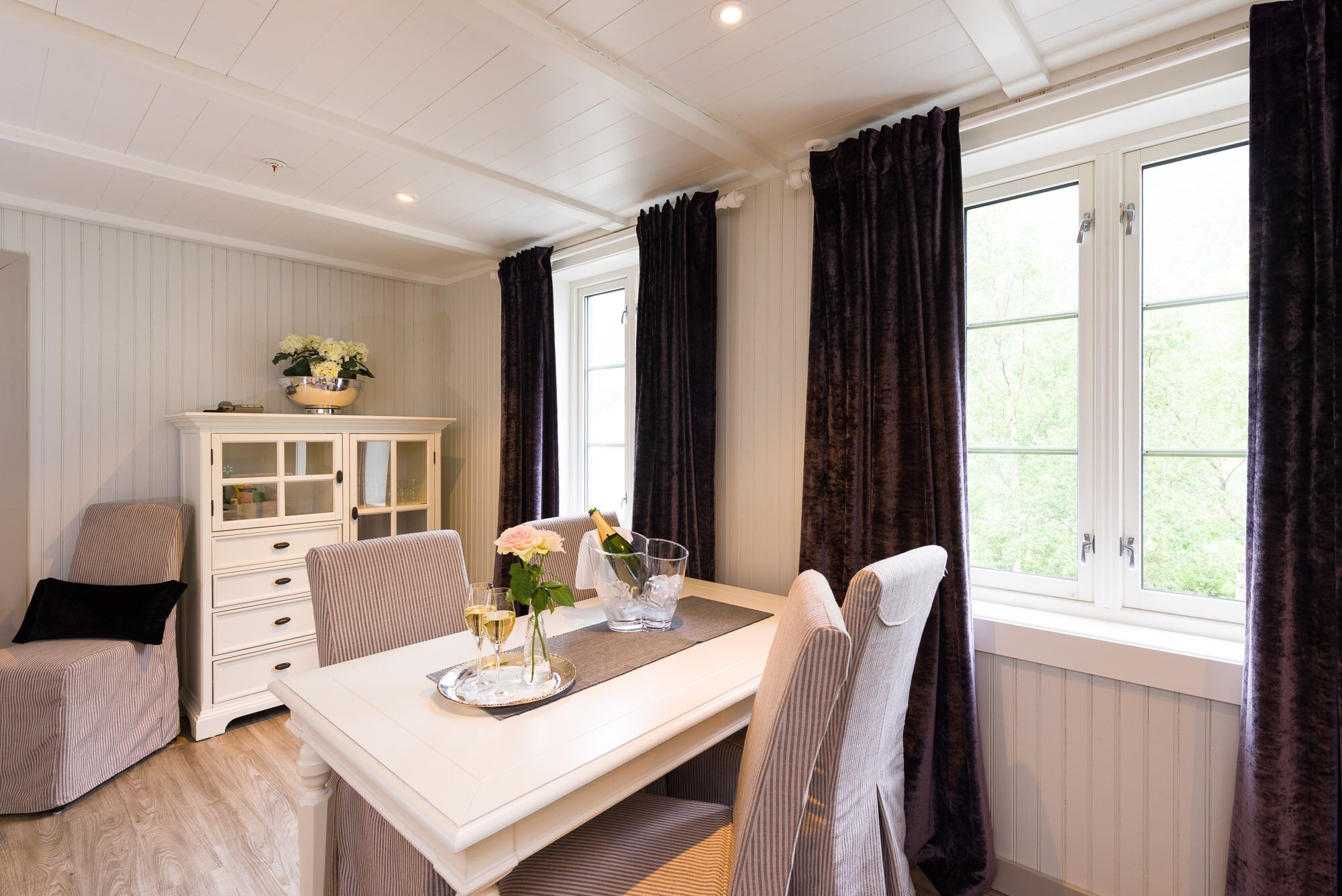 1 bedroom, pillow-top beds, desk, free wifi