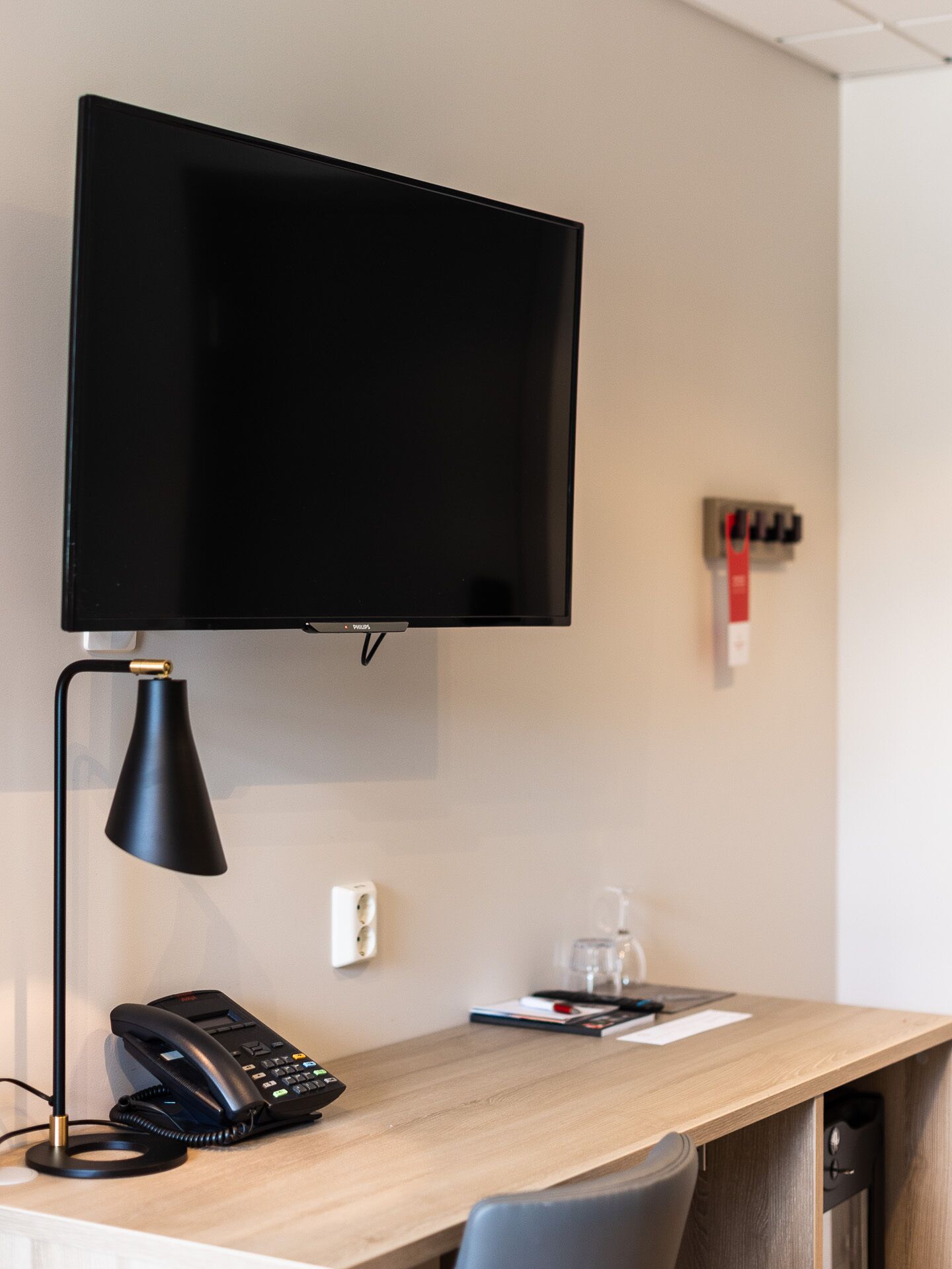 superior single room | 1 bedroom, pillow-top beds, desk, free wifi