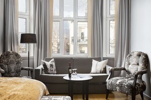 Junior Suite, 1 King Bed, Non Smoking (with Sofabed) | Premium bedding, pillowtop beds, minibar, laptop workspace