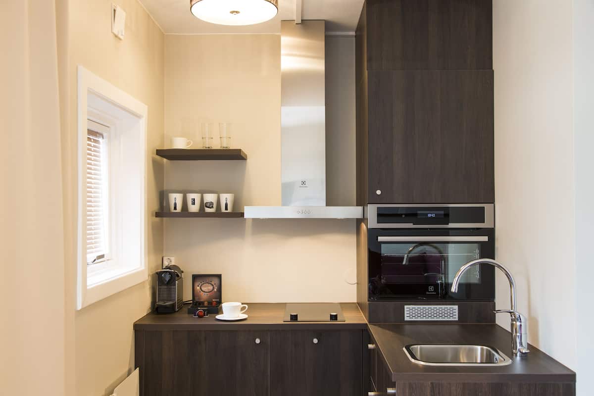 mini-fridge, espresso maker, coffee/tea maker