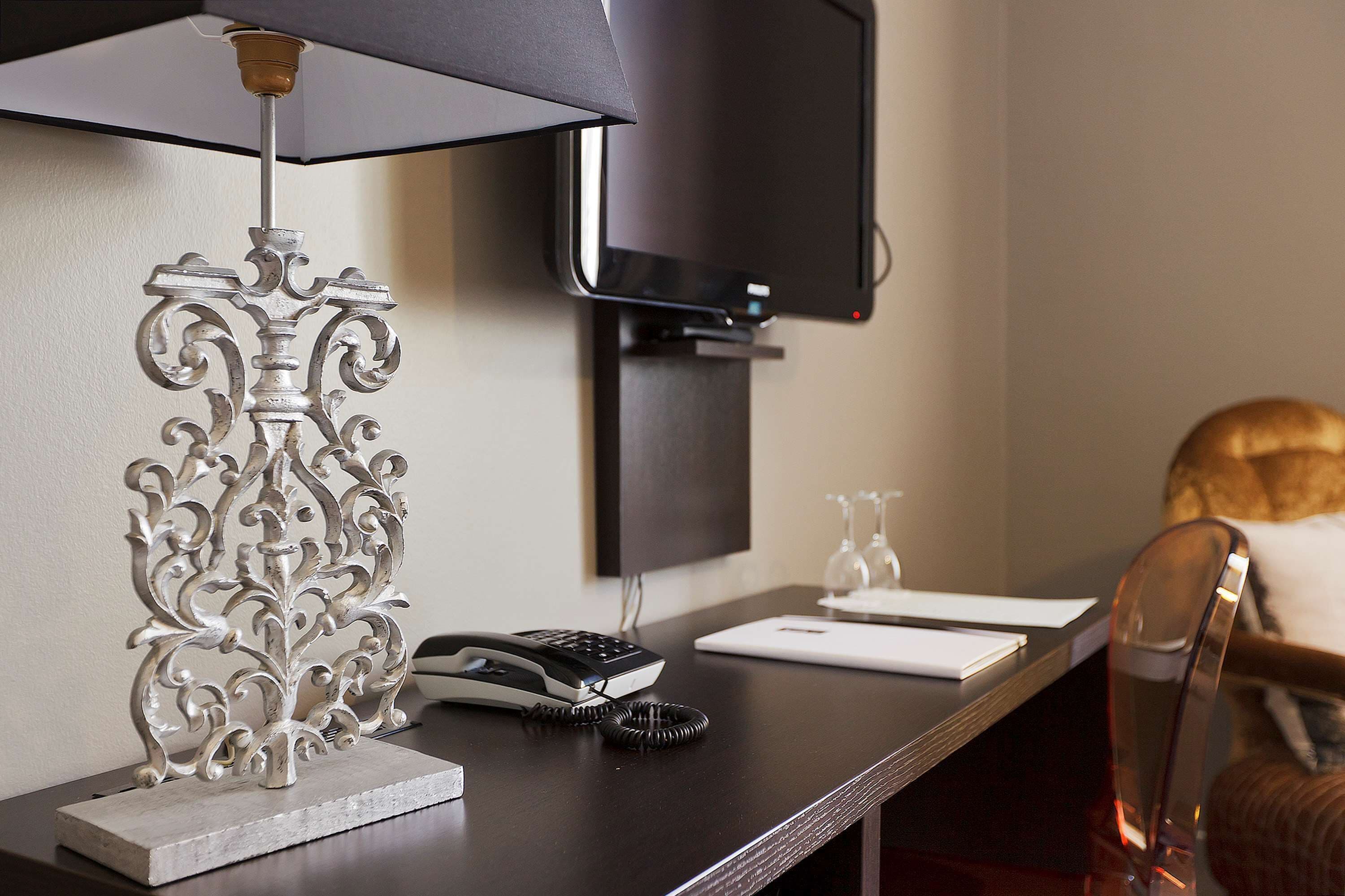 premium bedding, pillow-top beds, minibar, laptop workspace