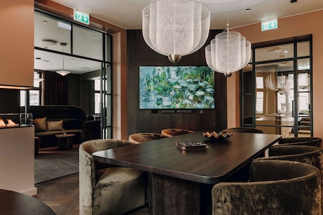 Lobby. Saga Hotel Oslo, WorldHotels Crafted
