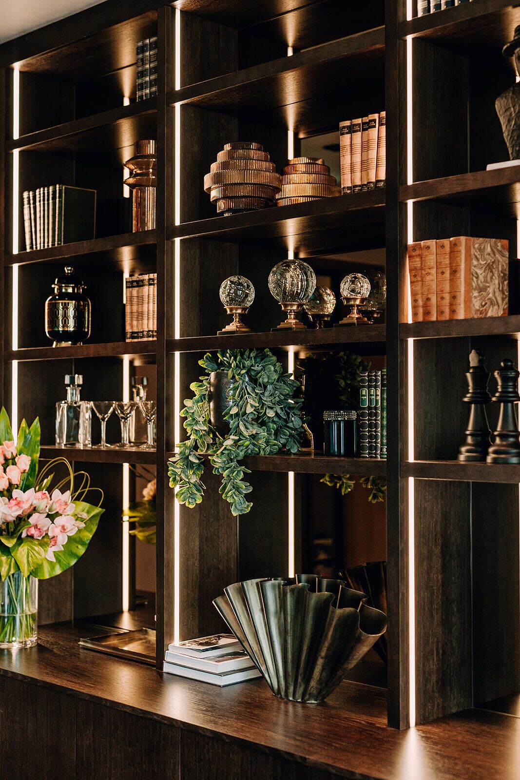 40-inch flat-screen tv with cable channels, tv