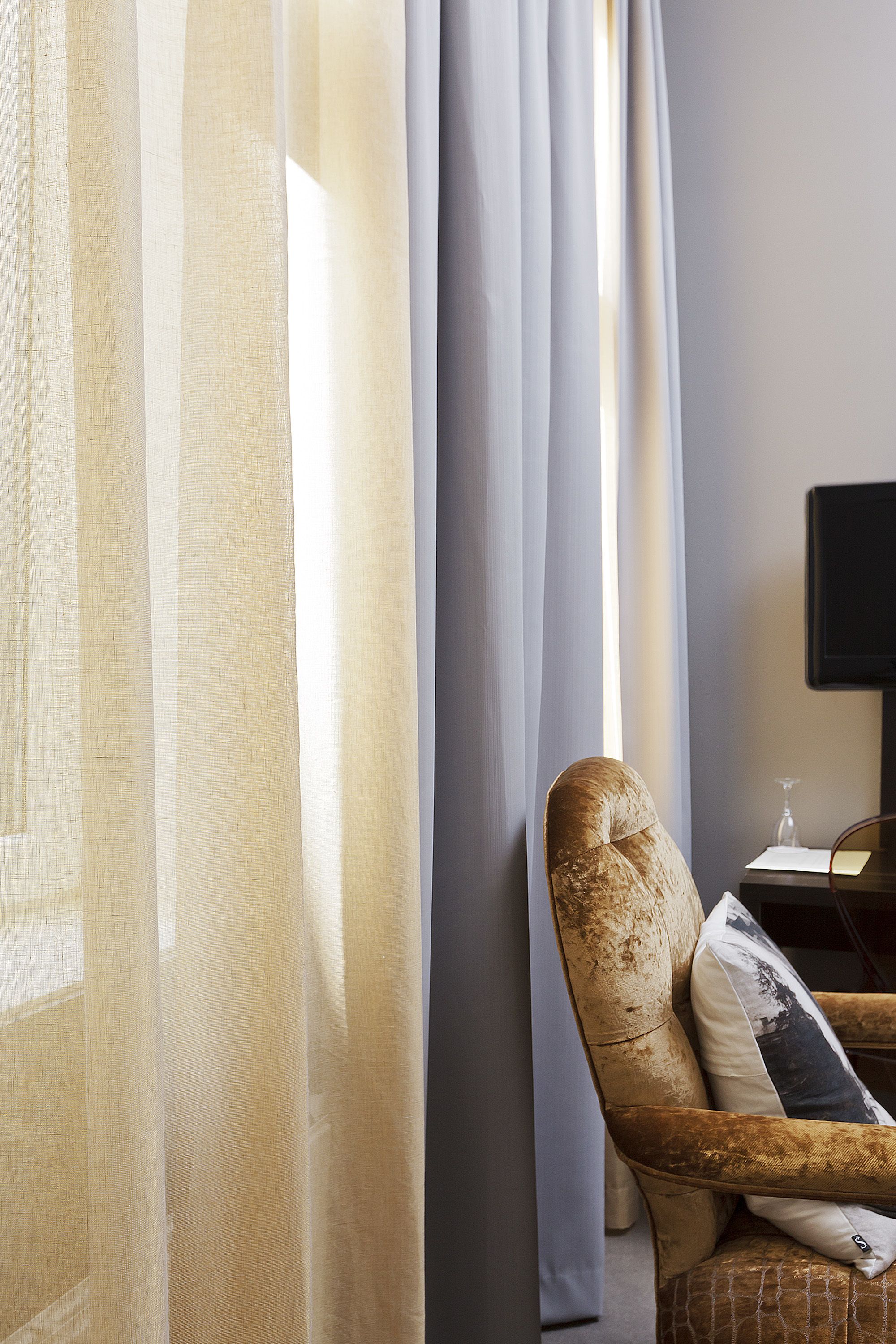 premium bedding, pillow-top beds, minibar, laptop workspace