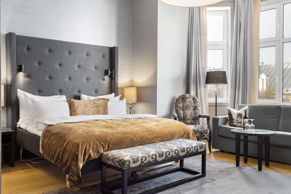 junior suite, 1 king bed, non smoking (with sofabed) | premium bedding, pillow-top beds, minibar, laptop workspace