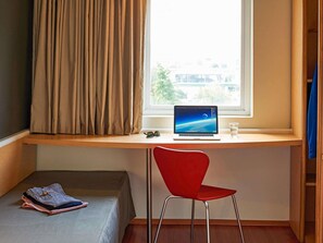Desk, blackout drapes, soundproofing, iron/ironing board - ibis Monterrey Valle (San Pedro Garza García)