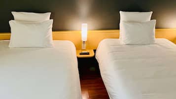 Kamar Standar, 2 Tempat Tidur Double | Meja kerja, tirai kedap cahaya, kedap suara, dan setrika/meja setrika
