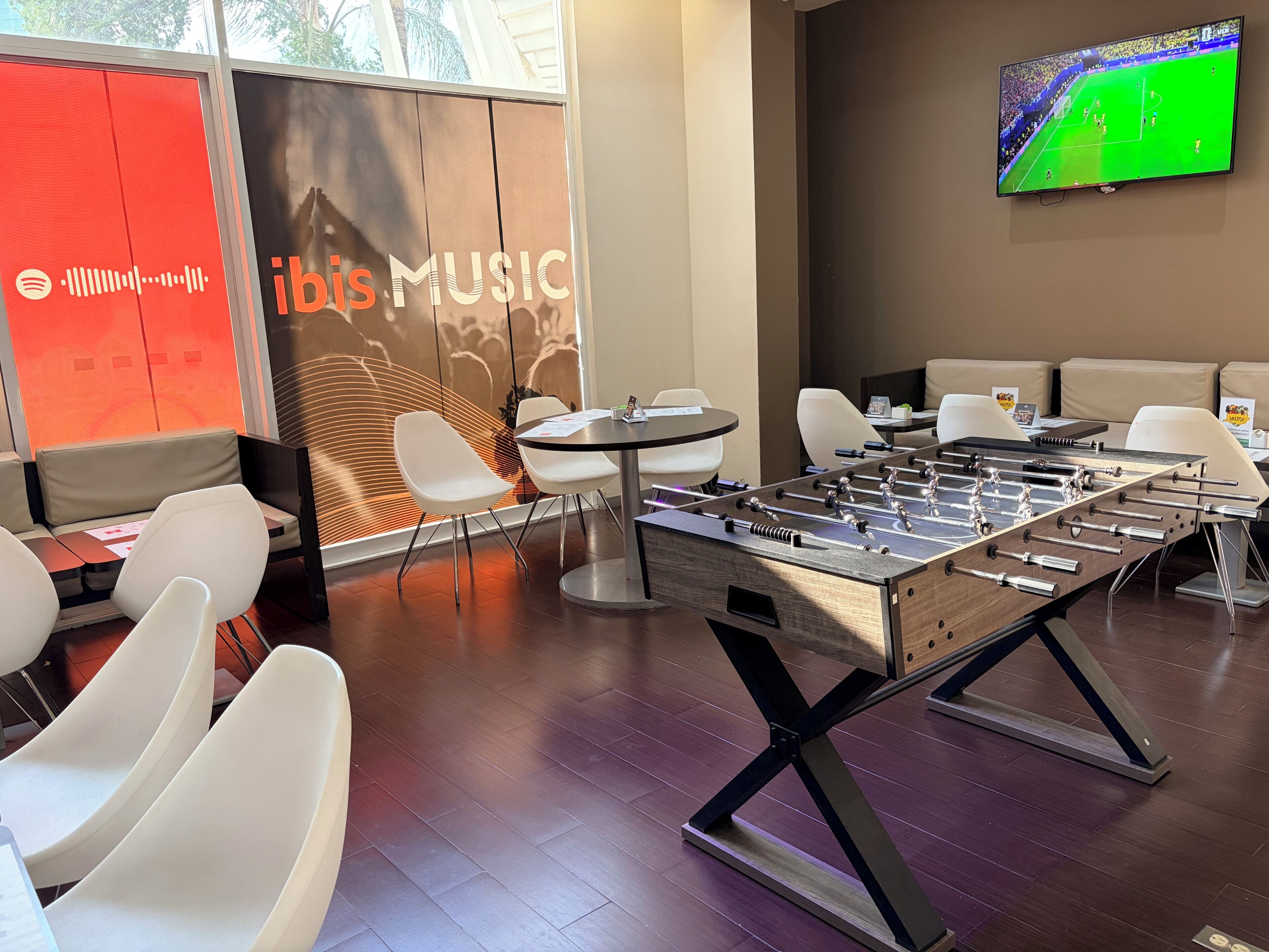 Lobby lounge