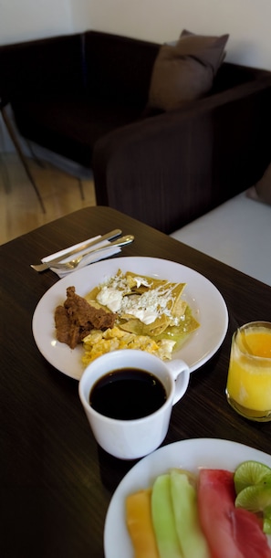 Daily buffet breakfast (MXN 299 per person)