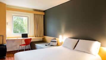 Habitación estándar doble, 1 cama doble | Escritorio, cortinas opacas, sistema de insonorización