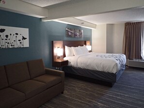 Ropa de cama de alta calidad, camas con pillow-top y escritorio 