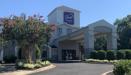 Exterior. Sleep Inn & Suites California MD