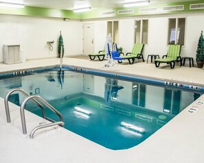 Indoor pool, sun loungers