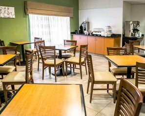 Café da manhã com buffet grátis