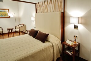Superior Double Room | Down comforters, minibar, in-room safe, desk - Hotel Del Campo (Matera)