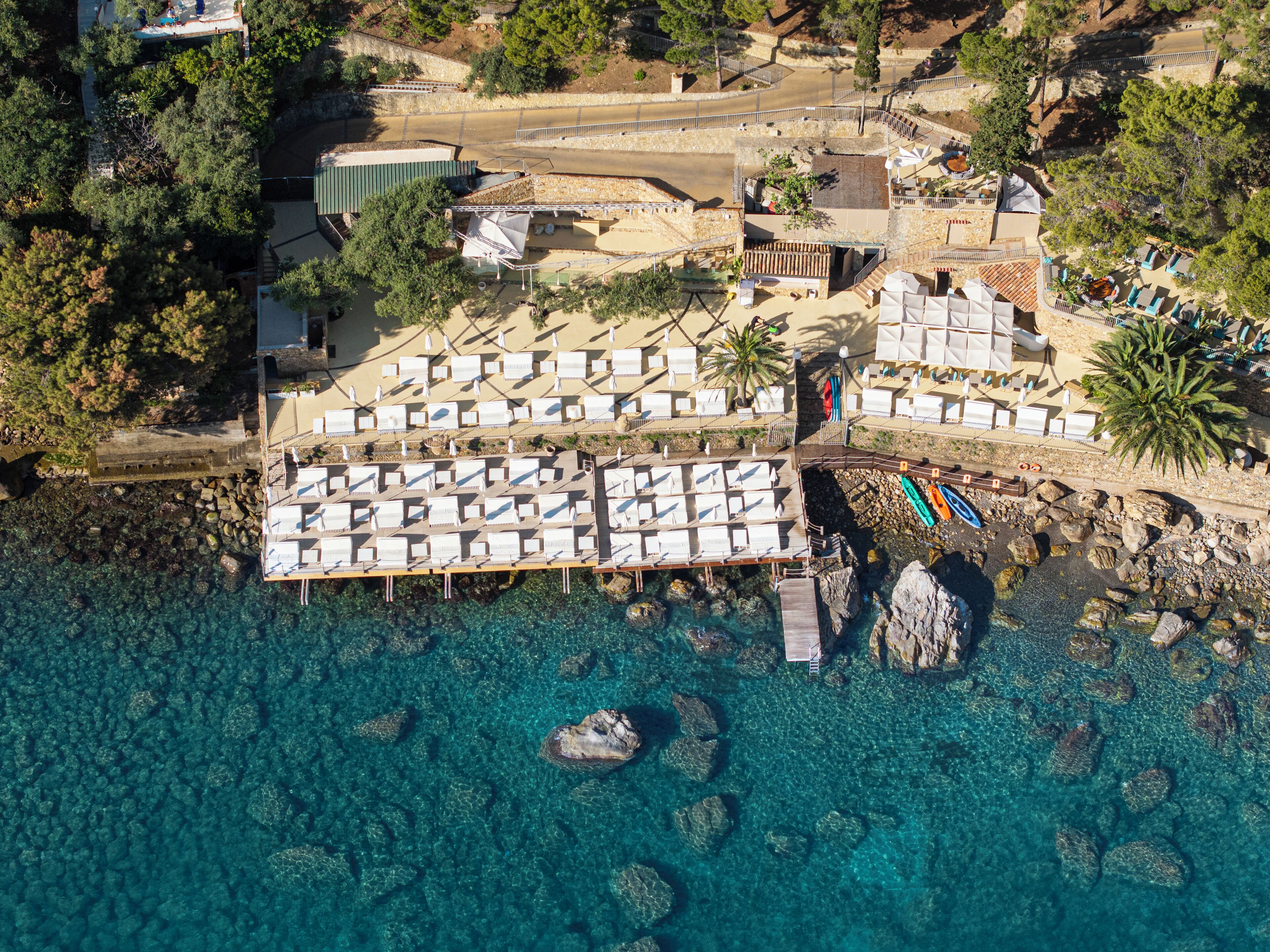 private beach nearby, white sand, free beach shuttle, sun-loungers