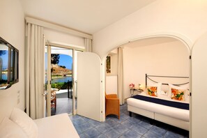 1 bedroom, Egyptian cotton sheets, premium bedding, down duvets