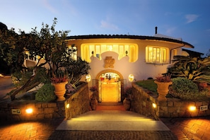 Front of property - evening/night - Le Calette Bay (Cefalù)