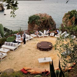 2 bars/lounges, rooftop bar