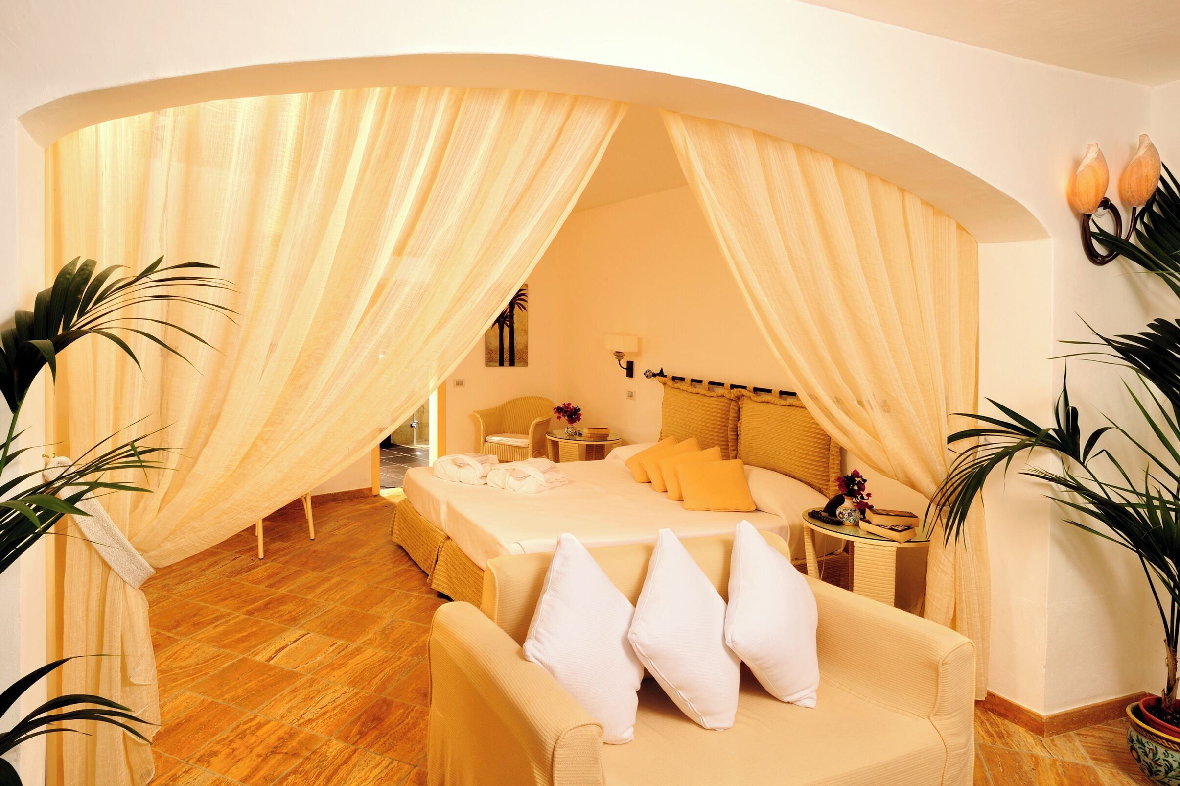 埃及棉床单、高档床上用品、羽绒被、迷你吧