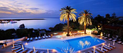 Seasonal outdoor pool, open 8:00 AM to 7:00 PM, pool umbrellas