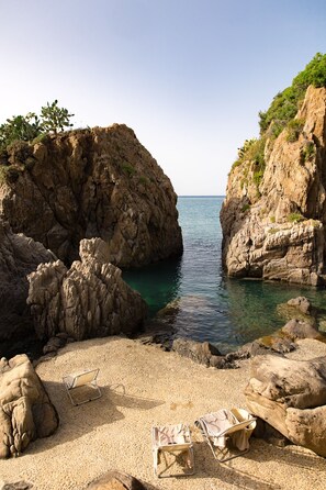 Privatstrand in der Nähe, weißer Sandstrand