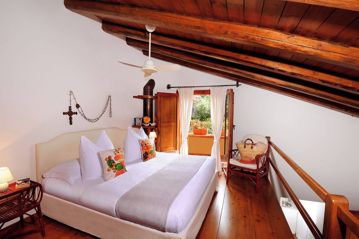 Villa | Egyptian cotton sheets, premium bedding, down comforters, minibar