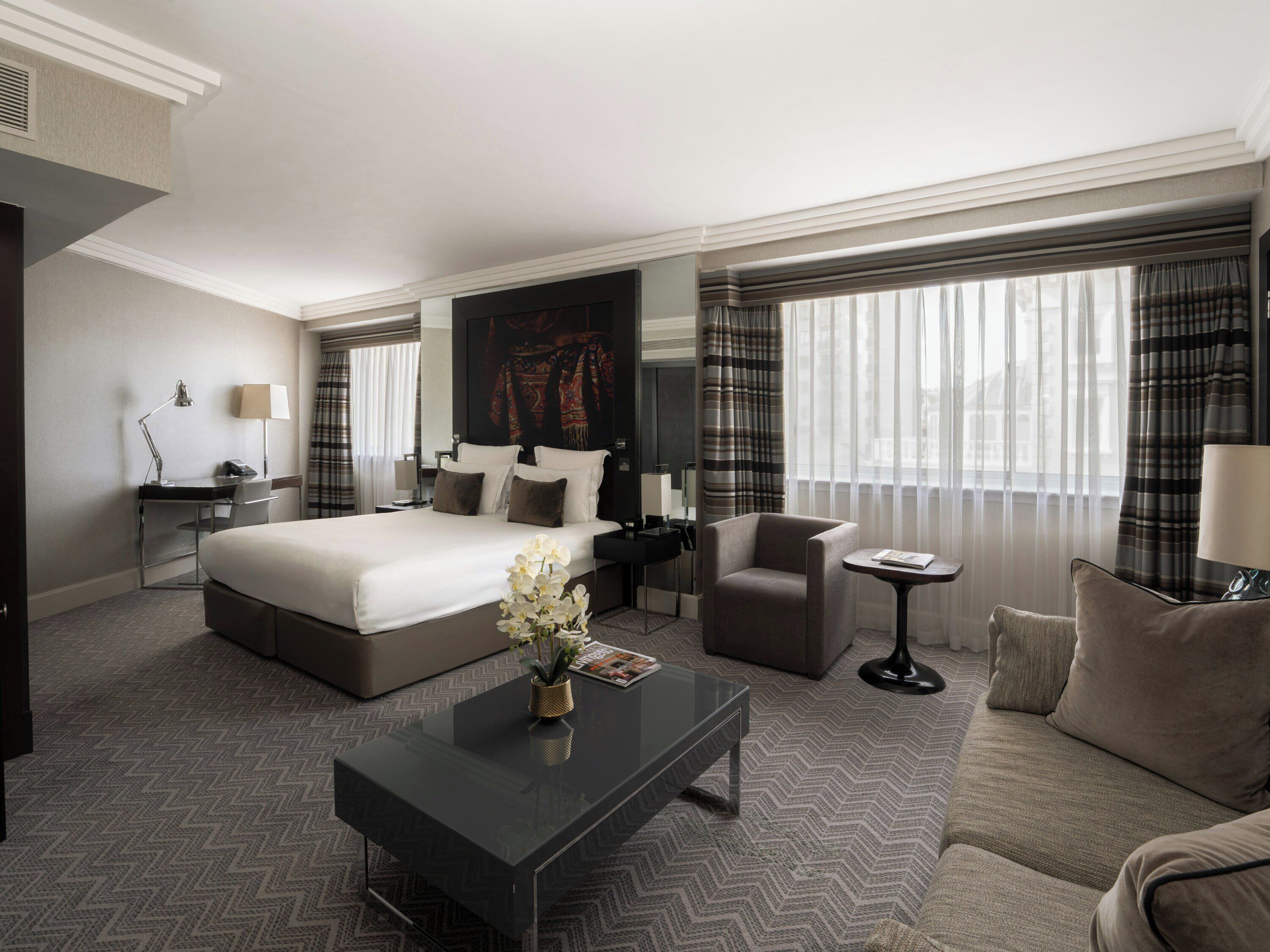 Minibar, coffres-forts dans les chambres, bureau, chambres insonorisées