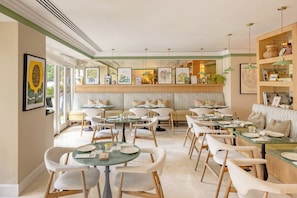 Café da manhã, almoço e jantar