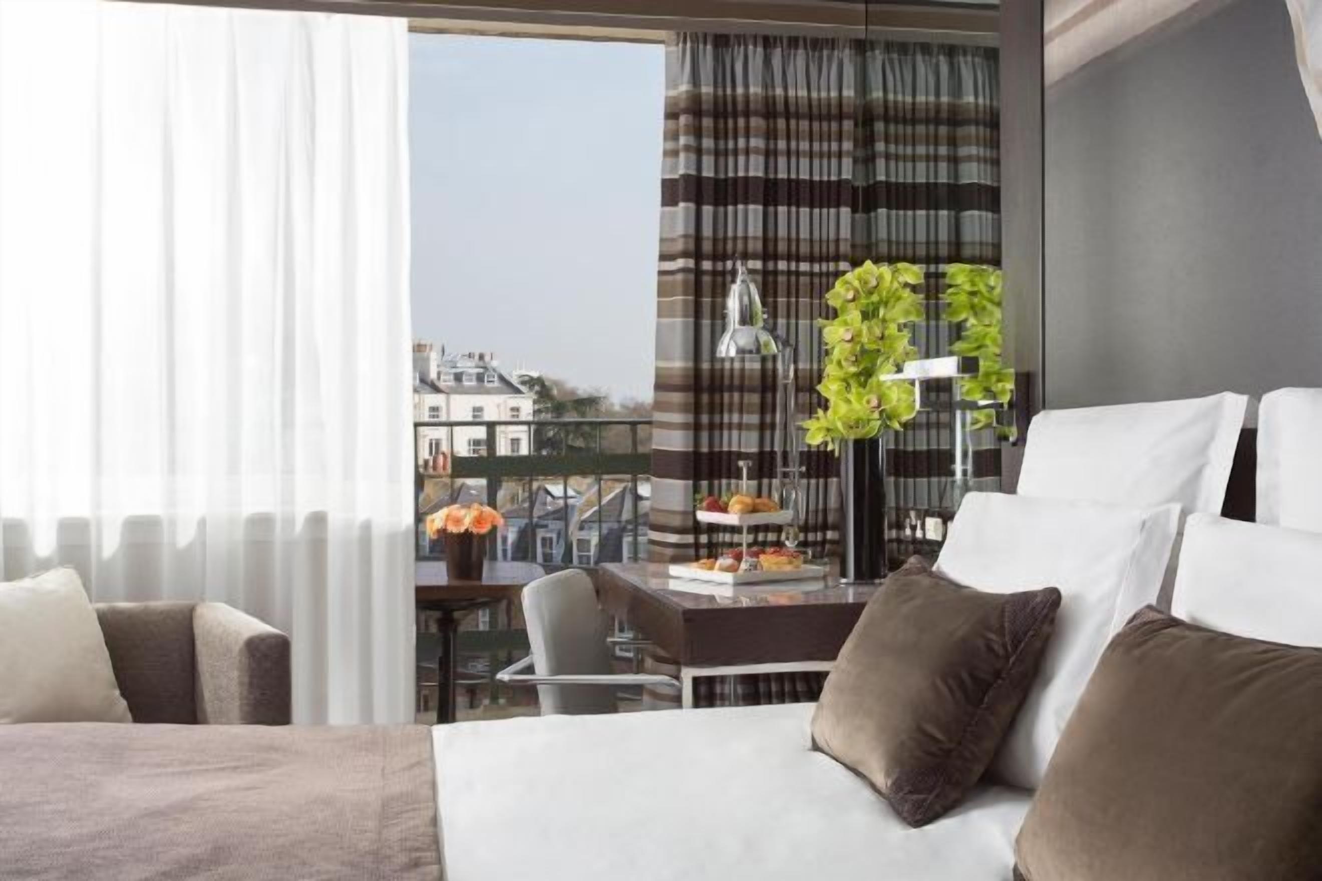 Minibar, in-room safe, desk, soundproofing