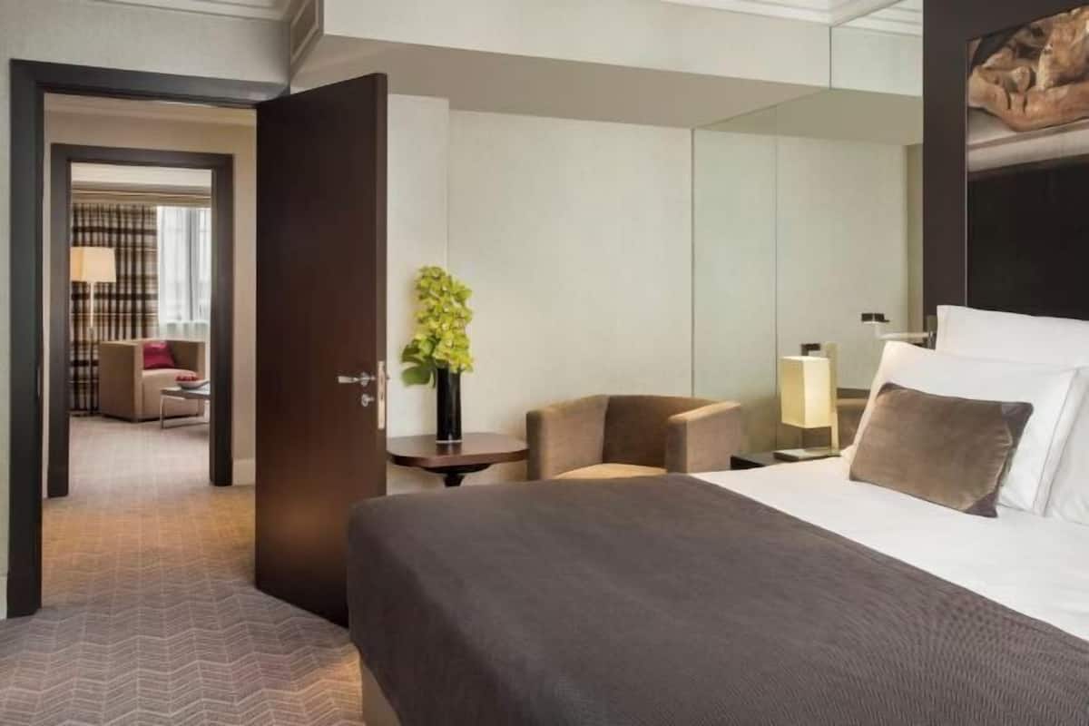 Minibar, in-room safe, desk, soundproofing