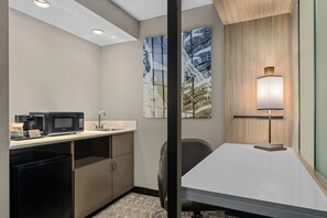 1 bedroom, in-room safe, desk, iron/ironing board