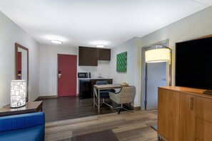 A compact hotel room with a kitchenette, a dining area, a TV, and a large mirror. - Holiday Inn Express Hotel & Suites Philadelphia – King of Prussia by IHG (King of Prussia)