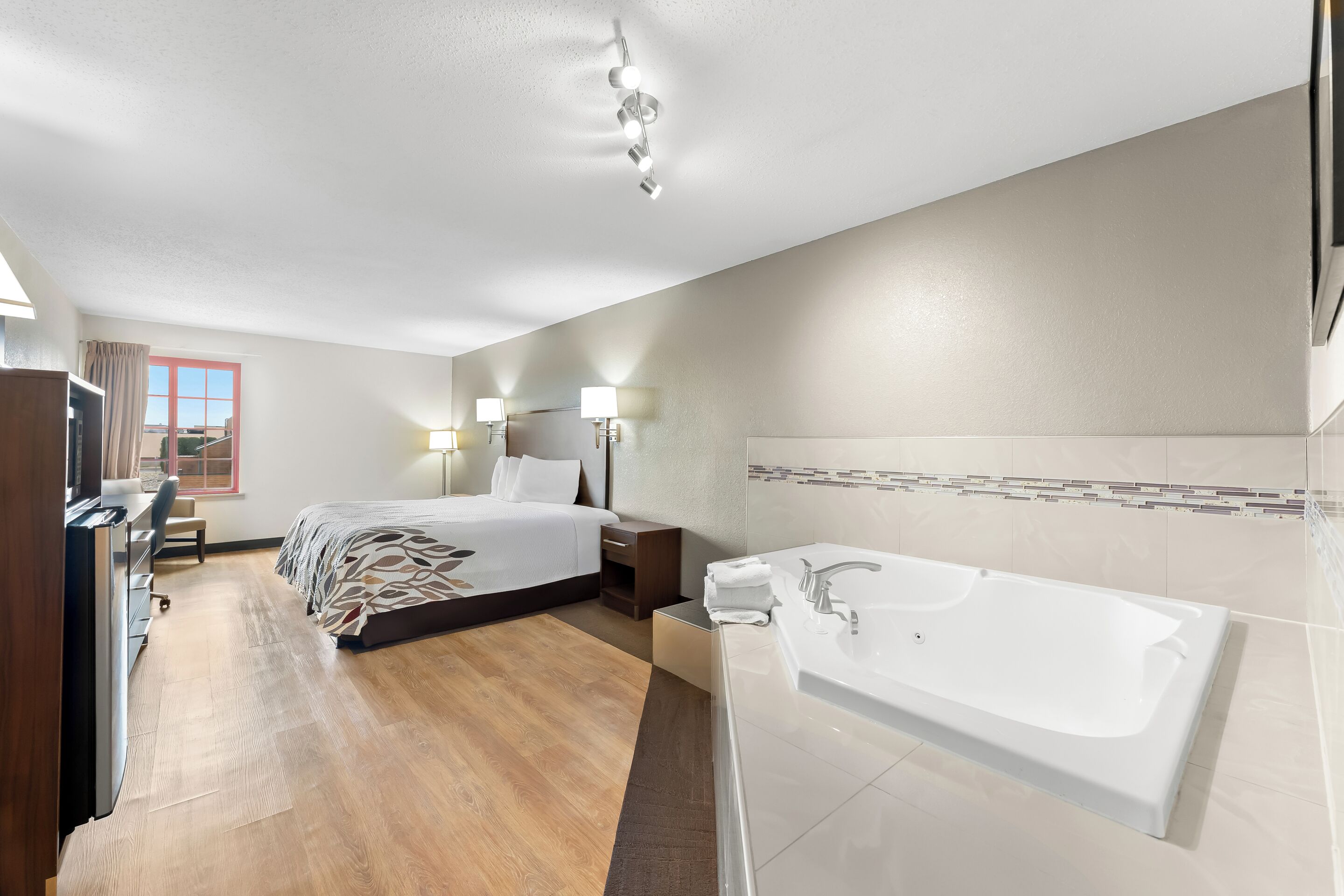 Standaard suite, 1 kingsize bed, niet-roken, bubbelbad | Een kluis op de kamer, een bureau, een laptopwerkplek