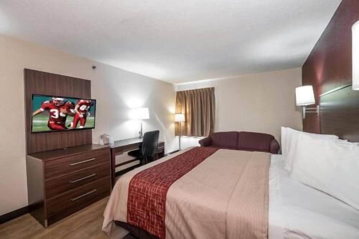 In-room safe, desk, laptop workspace, blackout curtains