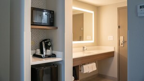 A bathroom with a microwave, coffee maker, and a sink with a mirror. - Holiday Inn Express Frazer - Malvern by IHG (Malvern)