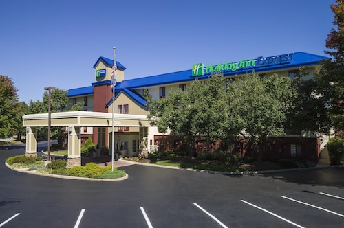 Holiday Inn Express & Suites King Of Prussia - Hotel Reviews & Photos