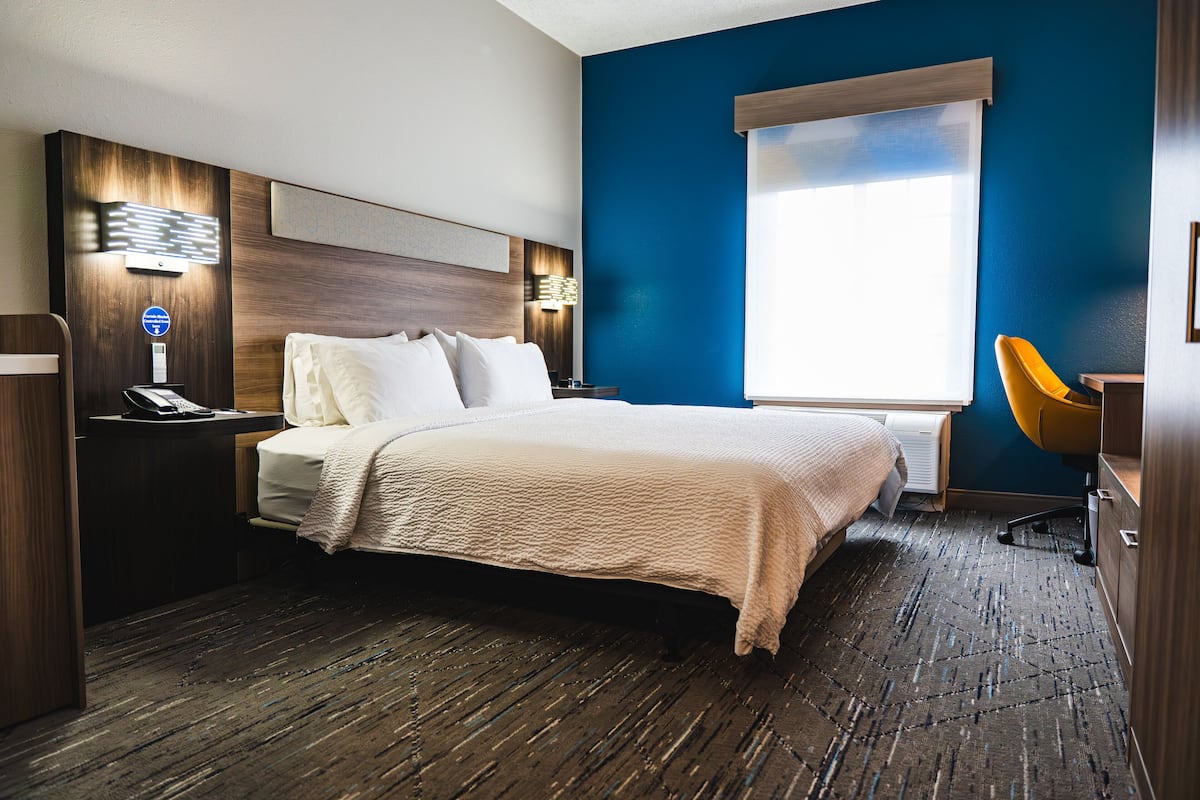 Chambre Standard, 1 grand lit (Communications, Mobility) | Coffre-fort, bureau, fer et planche à repasser, lit de bébé (gratuit)