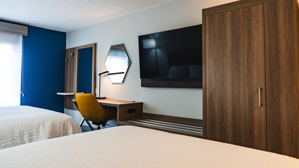 A hotel room with two beds, a desk, a chair, a TV, and a wardrobe. - Holiday Inn Express Frazer - Malvern by IHG (Malvern)