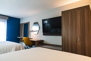 Habitación estándar, 2 camas Queen size | Caja de seguridad en la habitación y escritorio